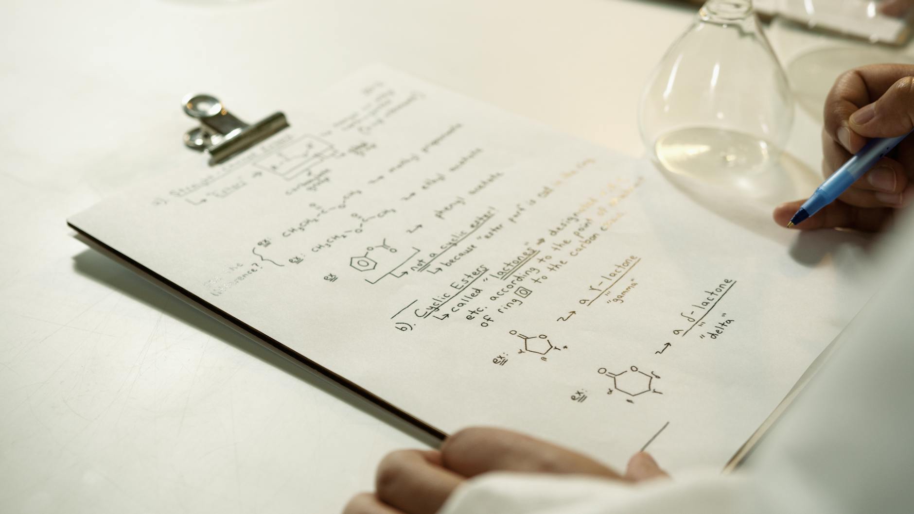 Chemische Formeln im Labor